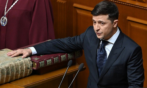 Tong thong Zelensky: Tu danh hai den nguoi dan ong quyen luc nhat Ukraine
