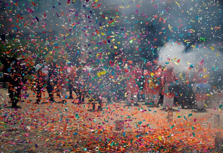 Liên minh Dân chủ Quốc gia (NDA) cầm quyền do BJP lãnh đạo giành chiến thắng với 347 ghế tại Hạ viện. Chiến thắng này giúp ông Modi tiếp tục nhiệm kỳ Thủ tướng và thúc đẩy các chính sách cải cách kinh tế như chống thất nghiệp và cải thiện đời sống cho người dân.