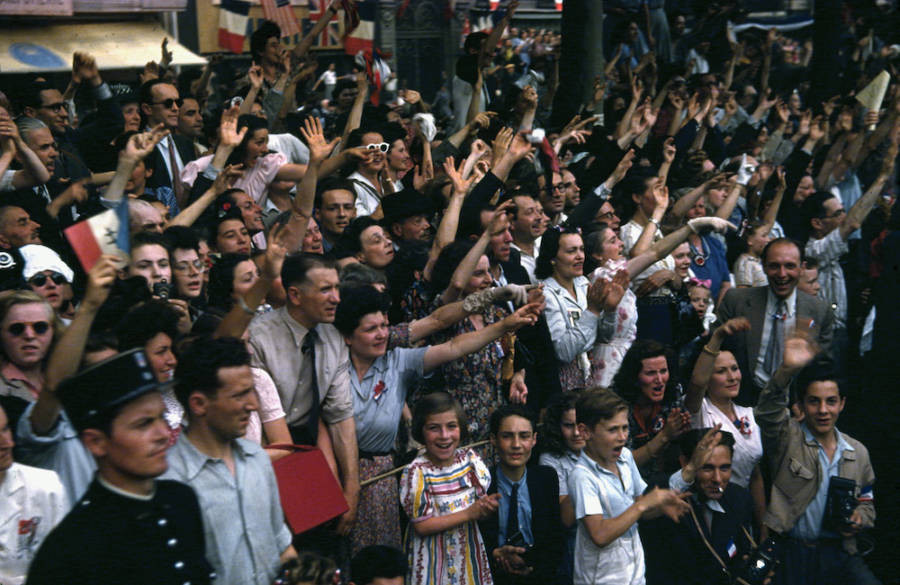 Sau khi Paris được giải phóng, quân Đồng Minh khải hoàn tiến vào thành phố vào ngày 26/8/1944. Thắng lợi này đã chấm dứt sự chiếm đóng của người Đức trên đất Pháp.