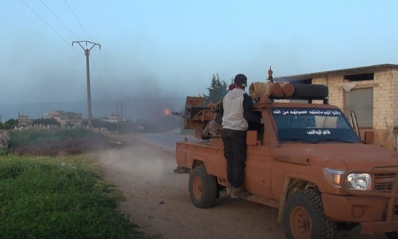 Được biết, phiến quân HTS đã mở cuộc phản công nhằm tái chiếm thị trấn chiến lược Kafar Naboudeh, Tây Bắc Hama, từ tay lực lượng chính phủ Damascus. Ảnh: EB.