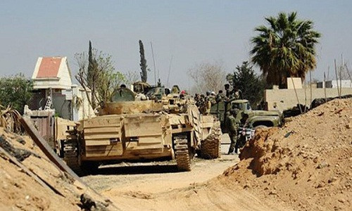 Cùng lúc, Không quân Syria dội "mưa bom" xuống căn cứ của nhóm phiến quân tại các thị trấn al-Sayyad, Kafr Nubl, al-Baredeh, Has, al-Hobait và Abedin ở Bắc Hama và Nam Idlib, qua đó phá hủy kho đạn lớn và trang thiết bị quân sự của bọn chúng. Ảnh: FNA.