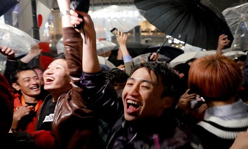 Anh: Nguoi dan Nhat Ban an mung dat nuoc sang trieu dai moi-Hinh-5