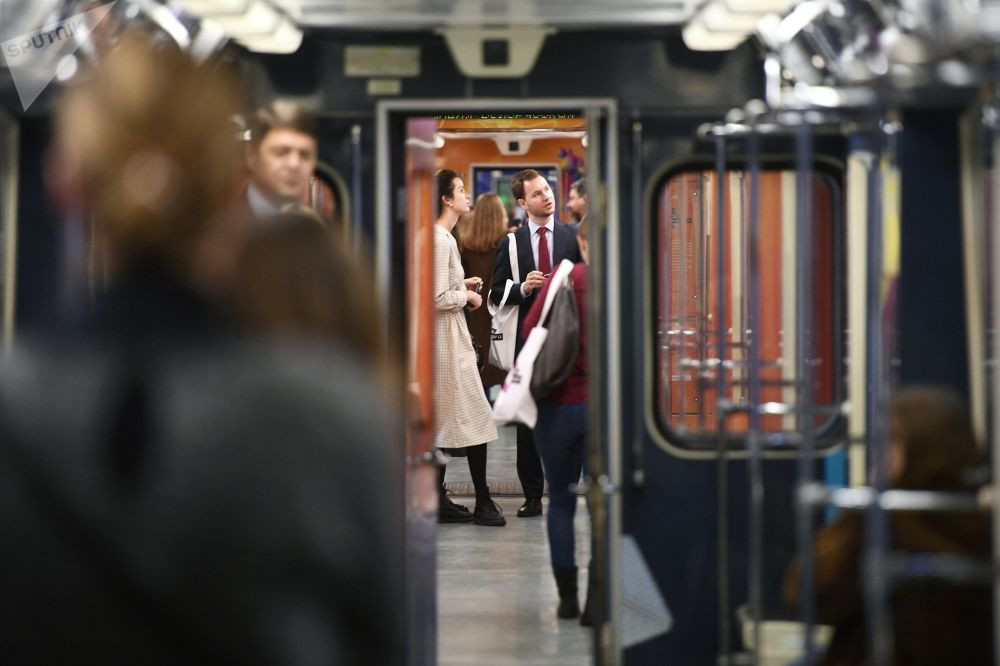 Hệ thống tàu điện ngầm Moscow còn được mệnh danh là "Cung điện ngầm dưới lòng đất".