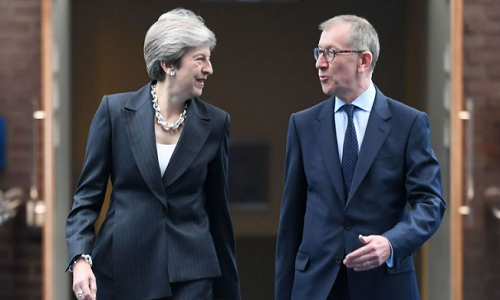 Về phần mình, bà May cũng thừa nhận ông Philip đã giúp bà rất nhiều vào những lúc khó khăn trong cuộc sống. "Điều đó rất quan trọng với tôi. Ông ấy thực sự là chỗ dựa vững chắc", bà nói. Ảnh: Sky News.