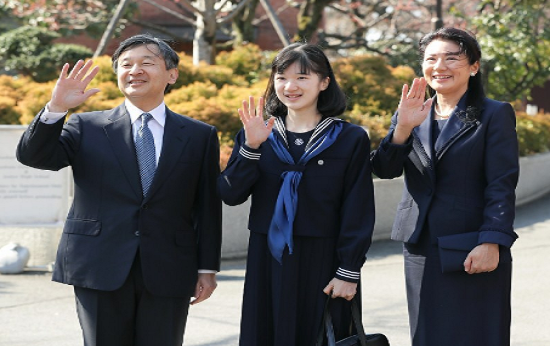 Nếu sau này Công chúa Aiko chọn kết hôn với một dân thường, cô sẽ mất đi thân phận hoàng gia và không được thừa hưởng những đặc quyền của một công chúa Nhật Bản. Ảnh: Mainichi.