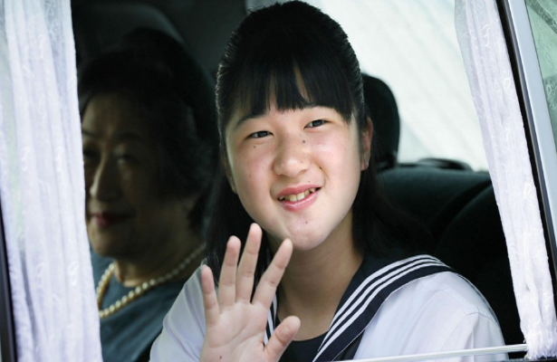 Được biết, trong thời gian học ở trường, Công chúa Aiko không có bất kỳ đặc quyền nào và vẫn phải tham gia các hoạt động của trường, thi cử như các bạn cùng trang lứa. Ảnh: Kyodo.