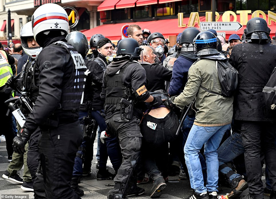 Hai hung bao loan o Paris trong ngay Quoc te Lao dong 1/5-Hinh-9