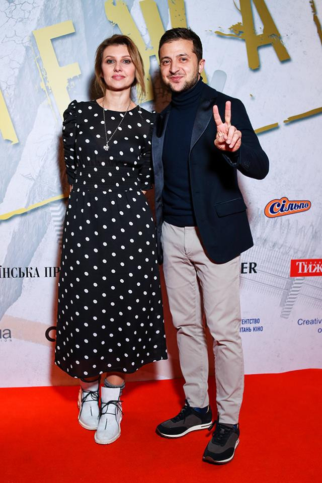 Trong thời gian ông Zelensky làm diễn viên, bà thường đến các buổi tập duyệt hay biểu diễn để cổ vũ chồng, thậm chí là tham gia đội ngũ chuẩn bị hậu trường. Ảnh: Enuze.