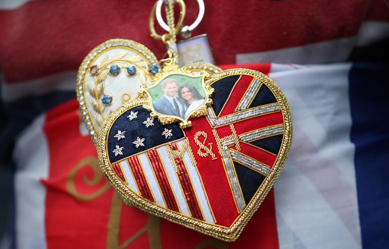 Nhiều người dân Anh vui mừng sau khi biết tin Công nương Meghan Markle đã sinh con đầu lòng.