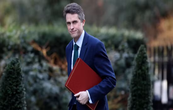 Dieu it biet ve bo truong vua bi Thu tuong Anh sa thai-Hinh-6