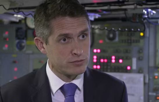 Dieu it biet ve bo truong vua bi Thu tuong Anh sa thai-Hinh-2