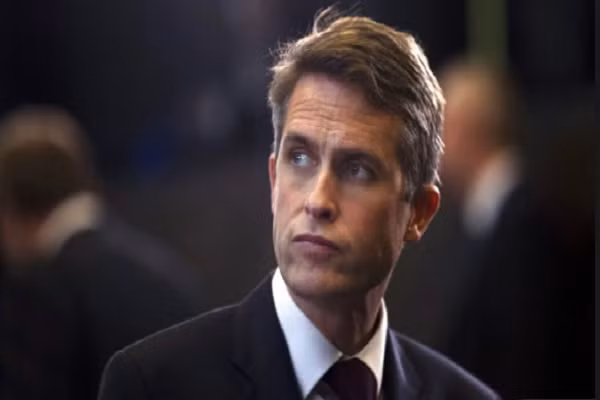 Dieu it biet ve bo truong vua bi Thu tuong Anh sa thai-Hinh-4