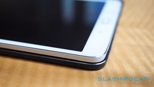 ...Bộ xử lý Exynos 5433, RAM 3GB, camera trước 2MP, camera sau 8MP và trang bị khe cắm thẻ microSD.