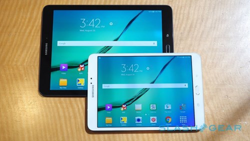Cũng theo Samsung, thời điểm mở bán chính thức Galaxy Tab S2 8.0 (giá khởi điểm 375 USD) và Galaxy Tab S2 9.7 (giá khởi điểm 450 USD) sẽ vào ngày 16/9/2015.