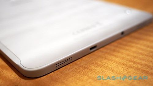 Galaxy Tab S2 8.0 và Galaxy Tab S2 9.7 tuy khác biệt về kích thước màn hình, song cả 2 mẫu tablet này đều sử dụng panel Super AMOLED hỗ trợ độ phân giải 1536x2048 pixel...