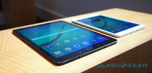 Tương tự như những mẫu máy tính bảng Galaxy Tab S cao cấp từng giới thiệu, bộ đôi Galaxy Tab S2 8.0 và Galaxy Tab S2 9.7 cũng có thiết kế sử dụng vật liệu nhựa.