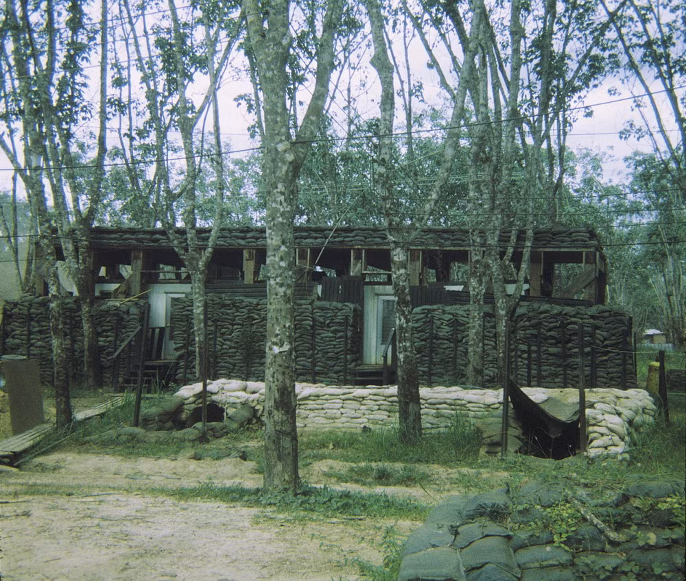 Khu công sự dành cho sĩ quan tại căn cứ của Mỹ.