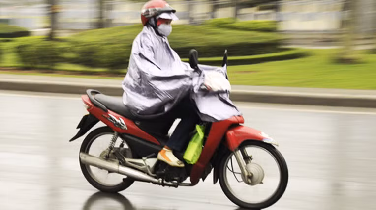 “Ta hoa” voi cach di xe may so cua cac chi em