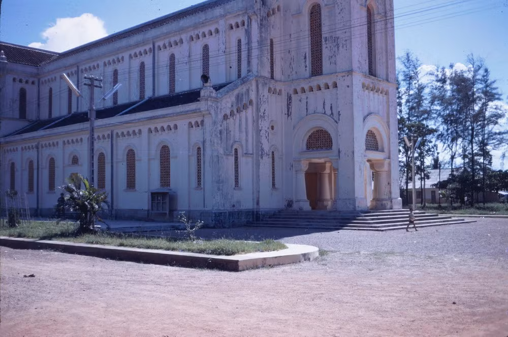 Cận cảnh Vương cung thánh đường Đức Mẹ La Vang.