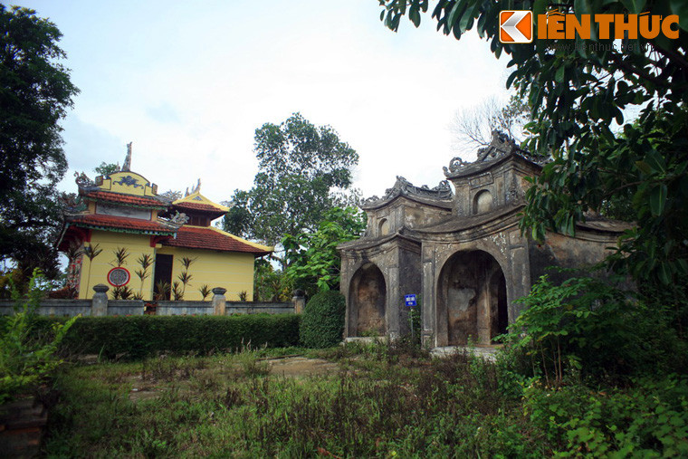 Miếu Đôi cũ trở thành nơi đặt bàn thờ các họ Phan và họ Lương Thanh của Tổ nghề gốm. Ngày nay, ngôi Miếu Đôi trăm tuổi là điểm thăm quan lý thú dành cho du khách mỗi khi ghé thăm làng cổ Phước Tích.