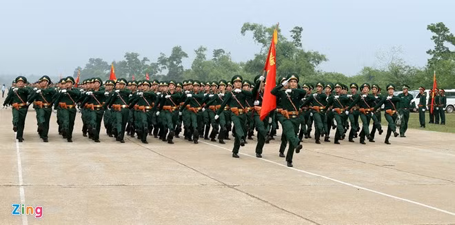 Đội hình diễu binh lần này được xếp thành 20 hàng ngang mỗi khối.