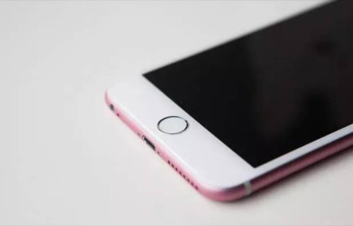 Người dùng hy vọng rằng Apple iPhone 6s và Apple iPhone 6s Plus sẽ được trang bị đi kèm với các tính năng mới như Force Touch và vẫn được giữ nguyên kết cấu vỏ nhôm Aluminum 7000 để giảm độ uốn của máy.