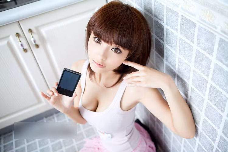 Xem thêm những hình ảnh trong loạt ảnh smartphone và hot girl quyến rũ...