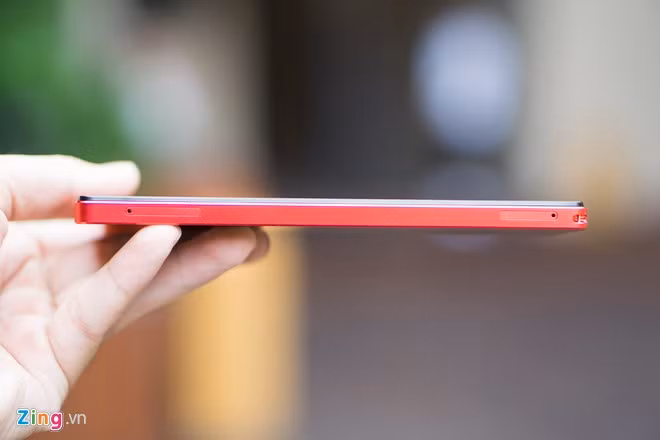 Máy hỗ trợ 2 SIM và mạng 4G LTE.