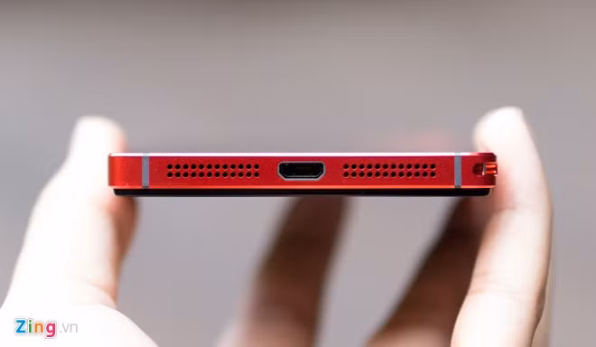  Smartphone camera 16 chấm này là model Android có dáng mỏng, thiết kế cứng cáp với khung kim loại.