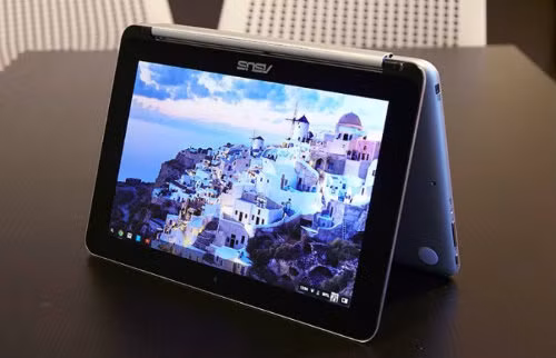  7. Asus Chromebook Flip giá 249 USD. Chỉ nặng 1,96 pounds (khoảng 0,89 kg), Asus Chromebook Flip thuộc loại mỏng và nhẹ nhất trong danh sách này. Với màn hình cảm ứng cỡ 10-inch, chủ nhân của máy có thể dễ dàng sử dụng ở chế độ laptop hay máy tính bảng. Không những thế thời lượng pin của máy kéo dài tới 9 giờ mỗi lần sạc. Ngoài ra máy còn có ứng dụng Google Now cho phép tìm kiếm bằng giọng nói.