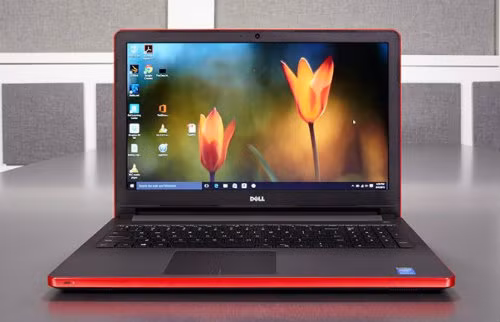  1. Dell Inspiron 15 5000 giá 449,99 USD. Dell Inspiron 15 5000 là một máy tính xách tay vô cùng hấp dẫn cả ở bên ngoài và bên trong. Nhìn vẻ ngoài, chiếc laptop đáng mua này có thiết kế chắc chắn hơn các đối thủ cùng giá khác. Trong khi đó nó lại có hiệu suất tuyệt vời nhờ bộ vi xử lý Core i3. Thêm vào đó là bộ loa cực khỏe và đặc biệt còn có giá hấp dẫn chỉ 449,99 USD (khoảng 10 triệu đồng).