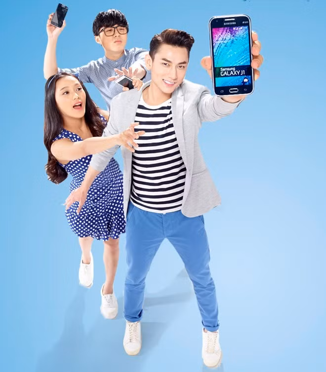  Chú trọng dung lượng pin. Nhiều bạn lựa chọn điện thoại chỉ chú ý đến camera, ứng dụng, mẫu mã bên ngoài mà không quan tâm đến dung lượng pin, trong khi thời lượng hoạt động của pin đóng vai trò rất quan trọng. Dù smartphone hiện đại như thế nào, tích hợp nhiều tính năng ra sao, khi hết pin đều trở nên… vô dụng. Vì thế, đừng bao giờ đánh giá thấp yếu tố pin khi chọn mua điện thoại.