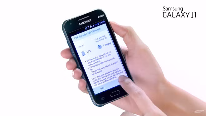  Chọn thương hiệu uy tín. Khi mua điện thoại từ các thương hiệu uy tín, bạn sẽ yên tâm hơn vì chất lượng sản phẩm đã được khẳng định, giá cả rõ ràng và nhiều chế độ khuyến mãi, bảo hành hấp dẫn. Bạn nên tránh các model không rõ nhãn mác, nguồn gốc; đừng vì giá rẻ mà sử dụng smartphone không đảm bảo chất lượng, dẫn đến hư hỏng và bất tiện.