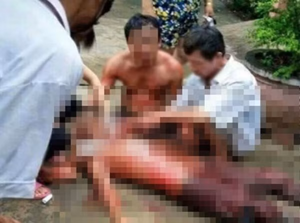 Va cham giao thong, lap tuc de nguoi ra cat co