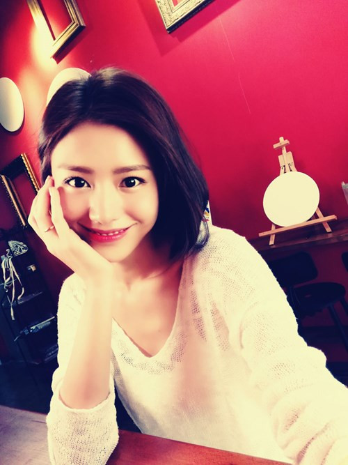 Honor 7i được Huawei trang bị màn hình 5,2 inch độ phân giải Full HD, bộ xử lý Qualcomm Snapdragon 616 xung nhịp 1,5GHz, RAM 3GB, bộ nhớ trong 32GB, khe cắm thẻ microSD (nâng cấp tối đa 32GB), 2 khay nano-SIM, cảm biến vân tay dạng một chạm và pin 3.100mAh.