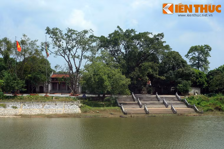 Từ bấy lâu nay, chùa Bà Đanh (thôn Đanh, xã Ngọc Sơn, huyện Kim Bảng, tỉnh Hà Nam) đã đi vào tâm thức của người Việt Nam qua câu nói cửa miệng "Vắng như chùa Bà Đanh".