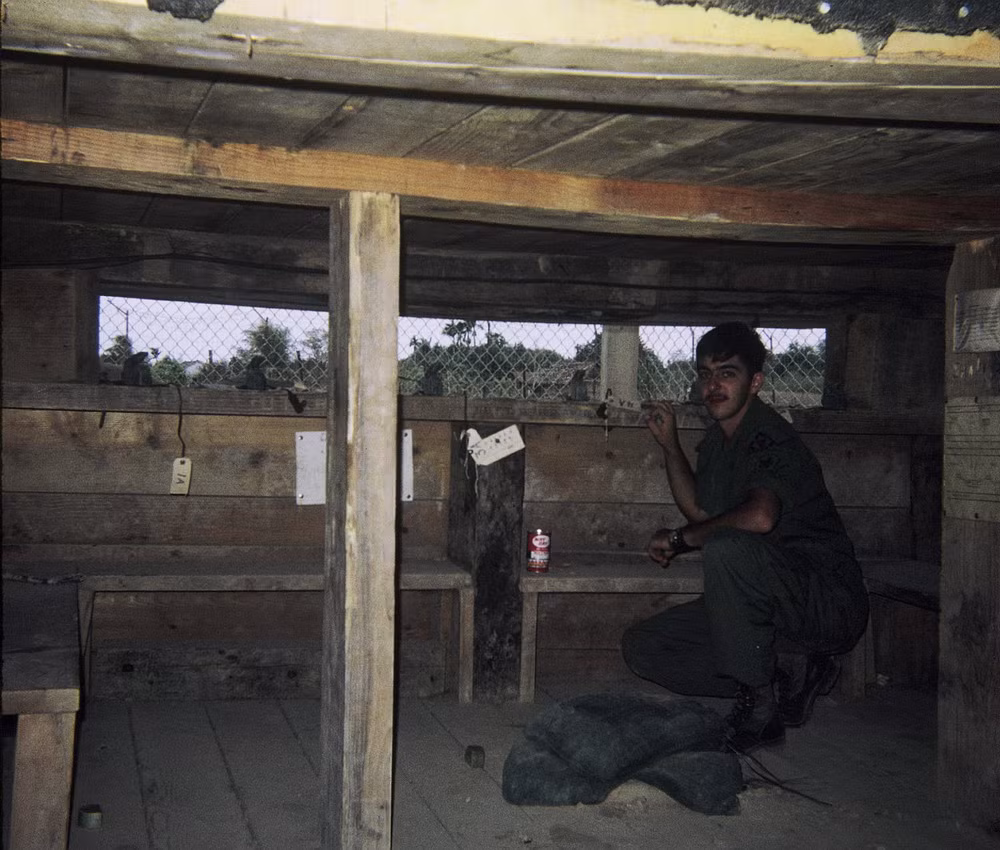 Bên trong một công sự.