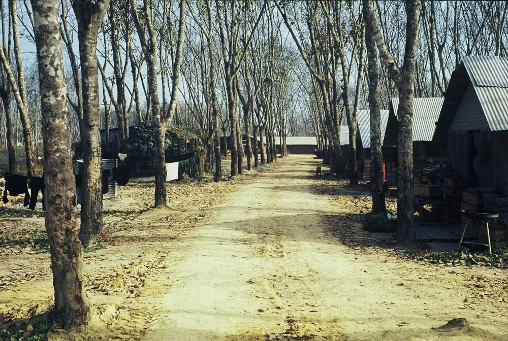 Lối vào một căn cứ quân sự Mỹ ở miền Nam.