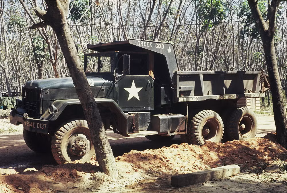 Xe cơ giới của quân đội Mỹ ở miền Nam Việt Nam năm 1969 - 1970.