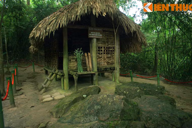 Lán Nà Lừa là một căn lán nhỏ, nằm ở sườn núi Nà Lừa trong chiến khu Tân Trào. Đây là nơi ở và làm việc của Chủ tịch Hồ Chí Minh những ngày chuẩn bị Tổng Khởi nghĩa cách mạng tháng 8/1945.