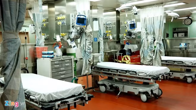 "Tất cả các thiết bị y tế hiện đại của Hải quân Mỹ đều được trang bị cho tàu này", thiếu tá Melanie (phụ trách trung tâm điều trị y tế) cho biết.