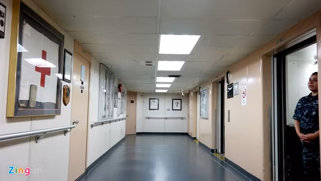 USNS Mercy có 1.000 giường bệnh, 12 phòng mổ tiêu chuẩn kỹ thuật cao với khả năng thực hiện phẫu thuật đa khoa, chỉnh hình…