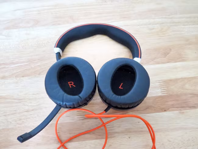 Mặt trước của tai nghe Jabra Evolve 80.