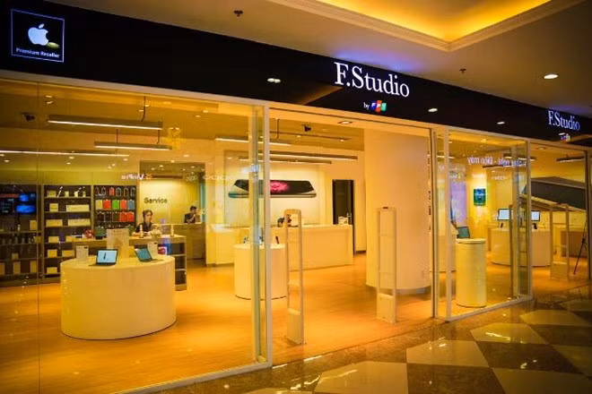 Apple không mở Store tại Việt Nam nhưng có khá nhiều đại lý bán lẻ (authorized reseller). Đây là một cửa hàng như vậy, nằm bên trong một khu mua sắm lớn. Cách bài trí của nó mô phỏng từ cửa hàng Apple Store.