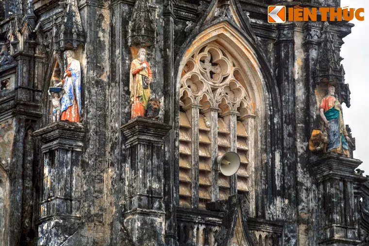 Năm 1979, trong chiến tranh biên giới phía Bắc, nhà thờ Trà Cổ bị tàn phá nặng nề.