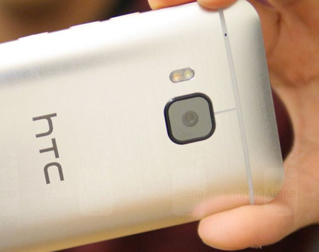  5. HTC One M9. Thực tế là không thể chối cãi: Dù có chất lượng rất tốt và thiết kế đẹp mắt, nhưng One M9 vẫn là một thất bại về mặt thương mại của HTC. Trong khuôn khổ bài này, chỉ có thể nhận xét rằng M9 sở hữu thời lượng pin ở nhóm trung bình, song nhờ khả năng sạc nhanh, pin có thể đầy chỉ sau 106 phút.