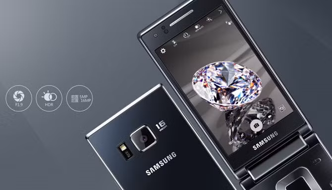 Cách đây chỉ vài tuần lễ, đồng hương của Samsung là LG cũng đã gây bất ngờ khi tuyên bố sẽ phát hành chiếc smartphone nắp gập Wine Smart ra toàn cầu. Đáng tiếc là Samsung có thể sẽ không "học" theo chiến lược này của LG, bởi tất cả những chiếc smartphone nắp gập cũ của hãng đều bị giới hạn tại các thị trường châu Á, nơi kiểu dáng điện thoại cũ kỹ này vẫn còn rất đông người hâm mộ.