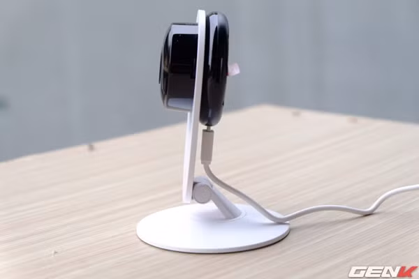 Khi kết nối với máy tính qua cổng này, camera Xiaomi Yi IP sẽ đóng vai trò là một chiếc camera gắn ngoài hỗ trợ gọi video chất lượng cao.