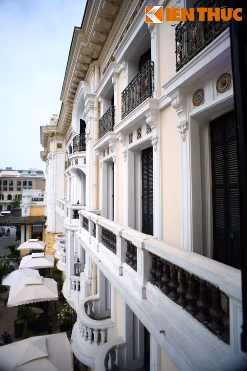 Ra đời muộn hơn các nhà hát ở Sài Gòn và Hải Phòng, nhưng Nhà hát Lớn Hà Nội có kiến trúc hoàn chỉnh nhất và trở thành một công trình mang tính biểu tượng của Hà Nội.