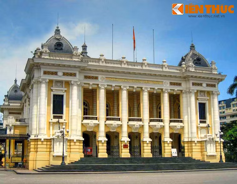 Không chỉ là một công trình kiến trúc cổ tính tuyệt đẹp, một trung tâm văn hóa nghệ thuật quan trọng, Nhà hát Lớn Hà Nội còn là nơi ghi dấu những sự kiện lịch sử quan trọng của Thủ đô.